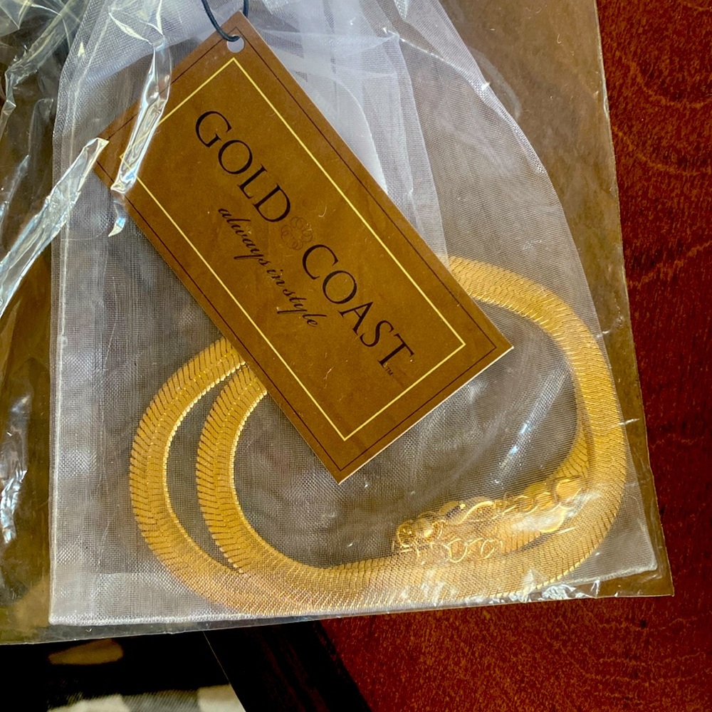 Gold chain necklace, gold coast